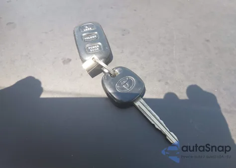 2000 Toyota Sienna Xle from USA, damaged, VIN 4T3ZF13C6YU273145